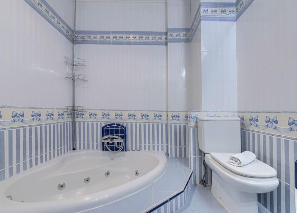 San Mames Football & Parking Bilbao Bagian luar foto